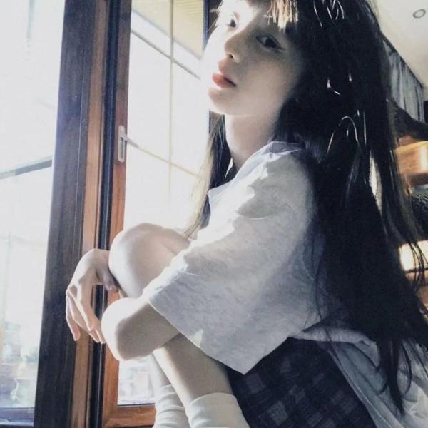 年轻女孩爱过来
